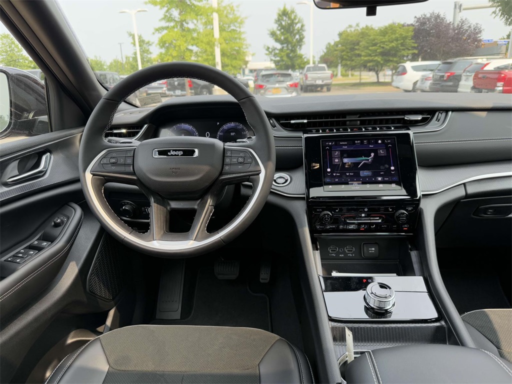 2025 Jeep Grand Cherokee Altitude X photo 2