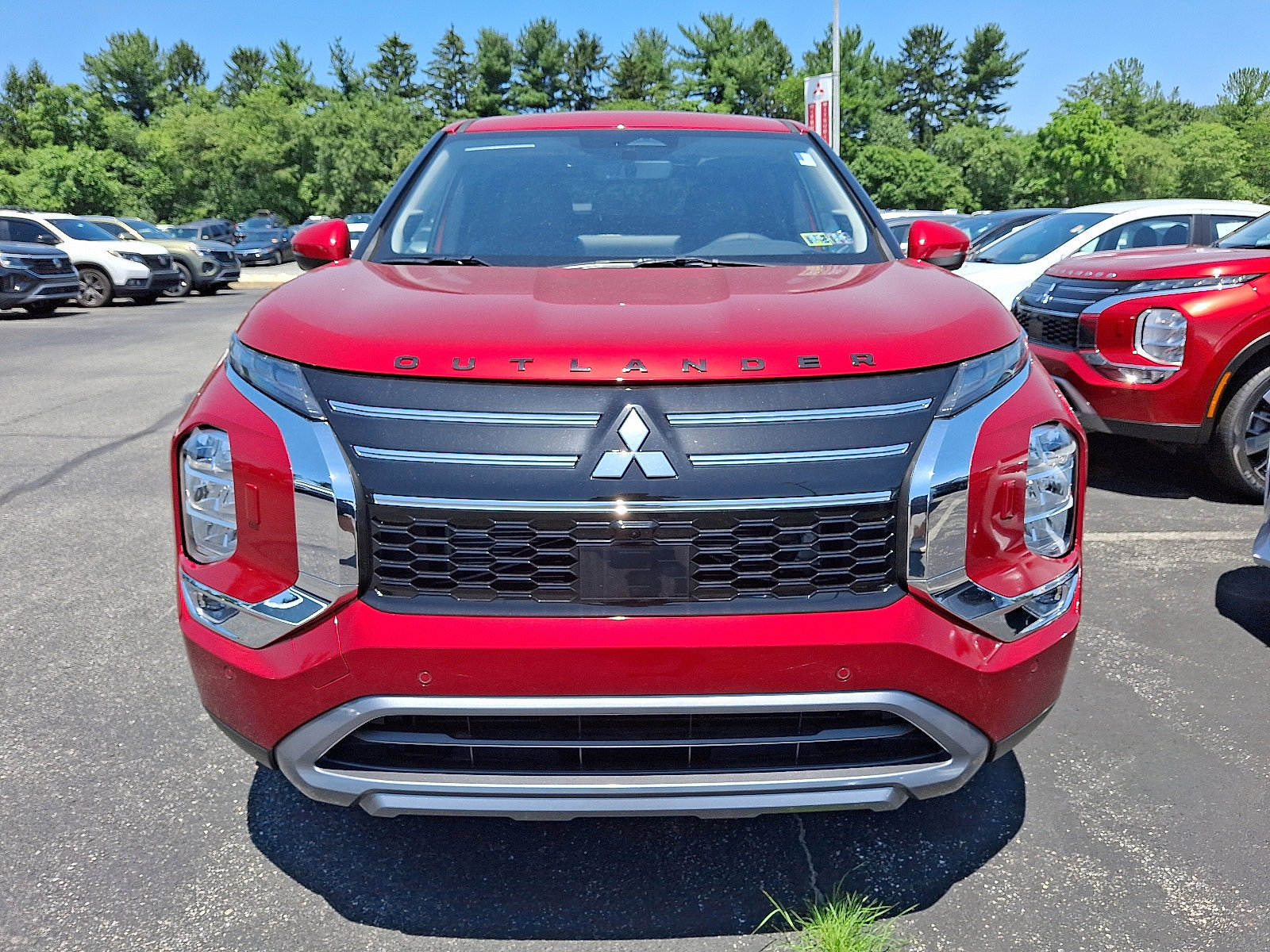 2025 Mitsubishi Outlander SE photo 2