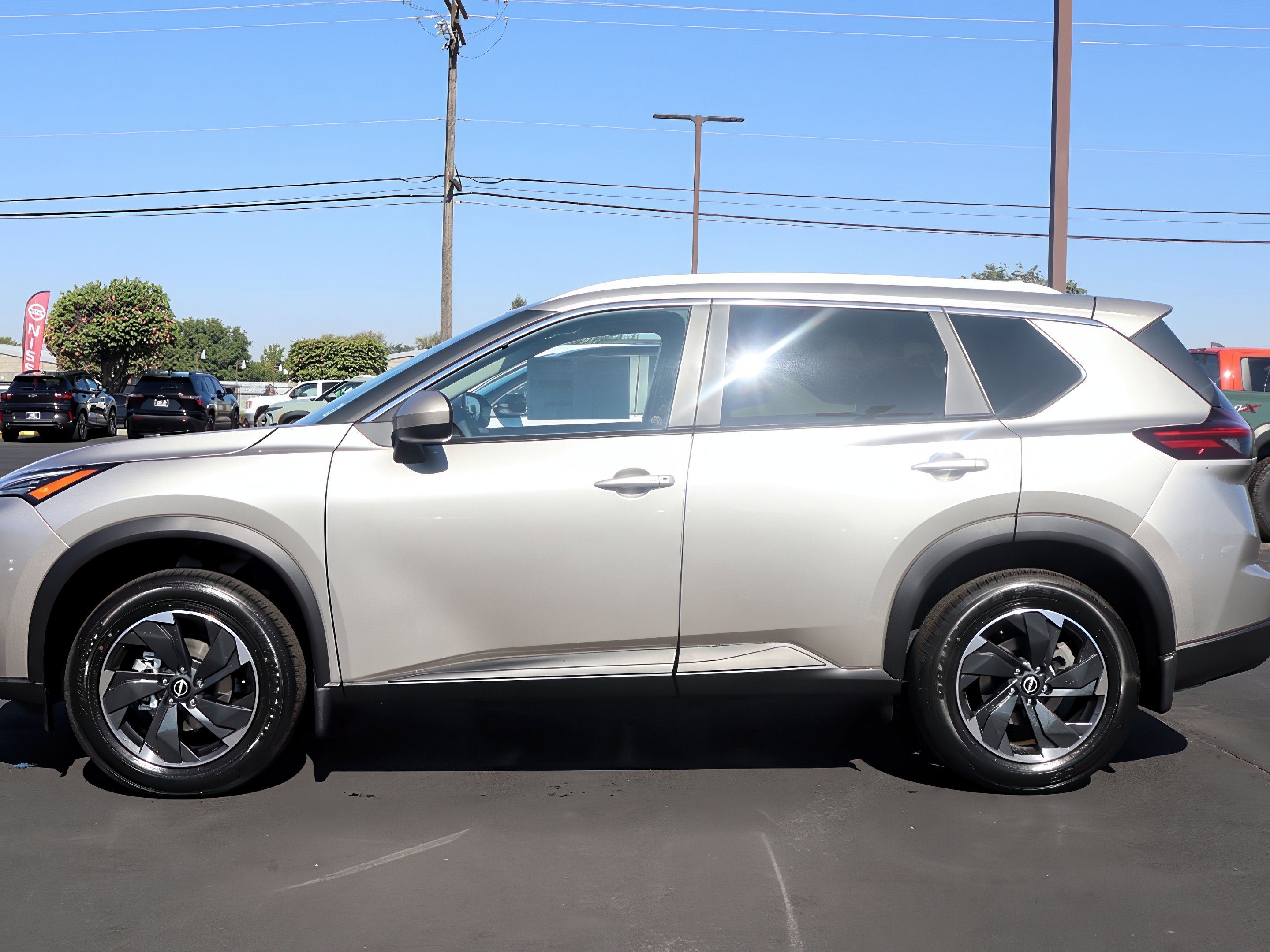 2026 Nissan Rogue SV photo 4