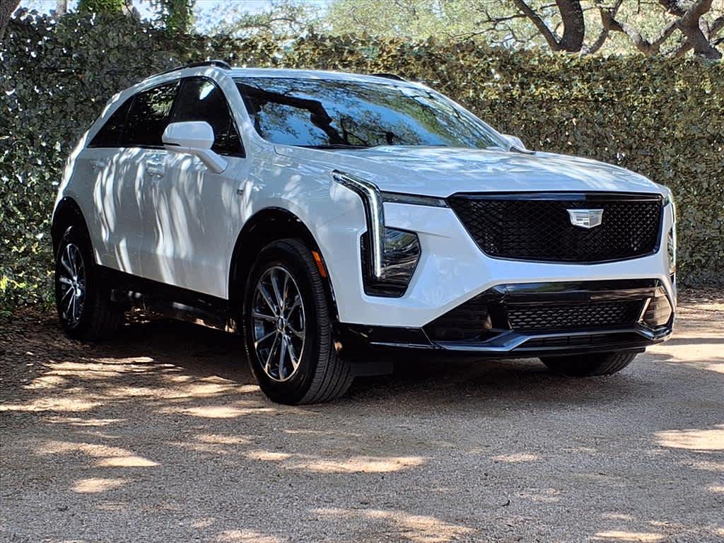 2024 Cadillac XT4 Sport photo 2