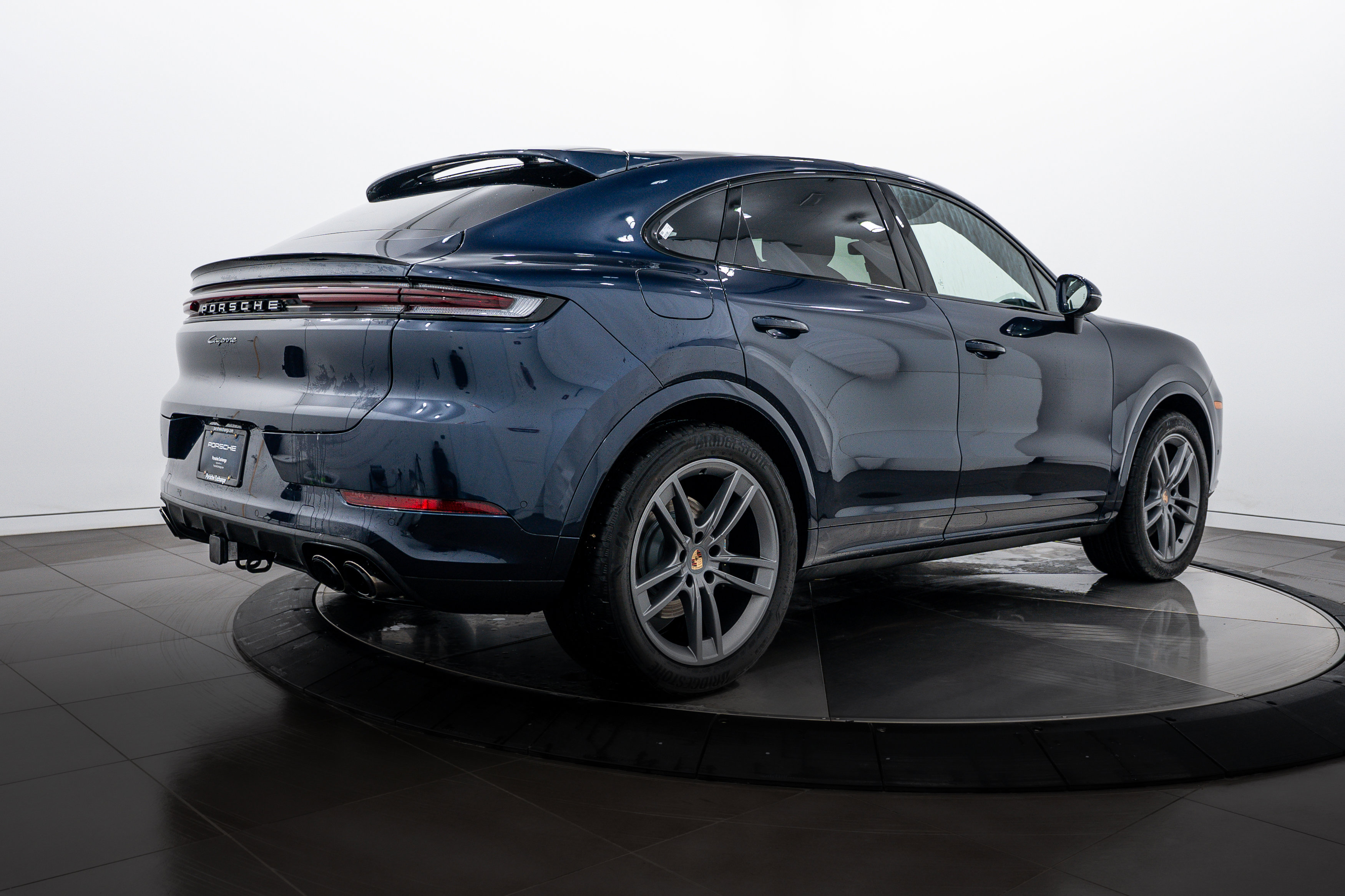 2025 Porsche Cayenne Coupe photo 3