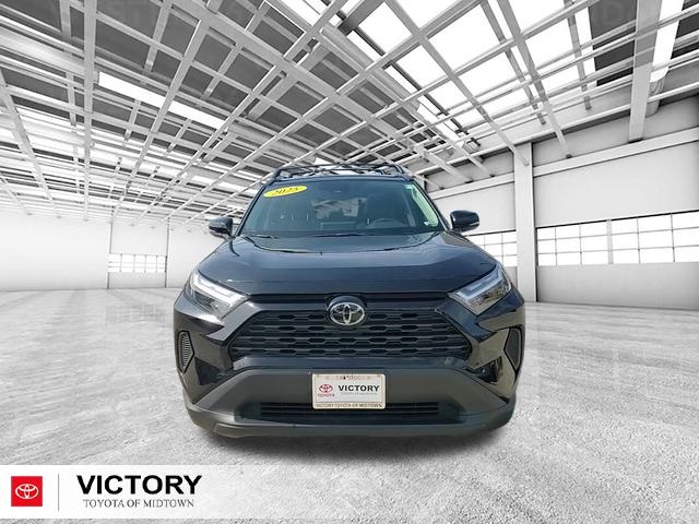 2025 Toyota RAV4 Hybrid XLE photo 8
