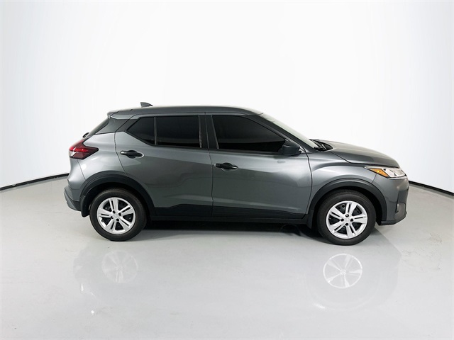 2025 Nissan Kicks Play S photo 7