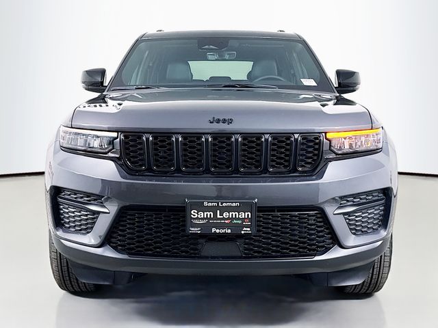 2025 Jeep Grand Cherokee Laredo Altitude photo 2