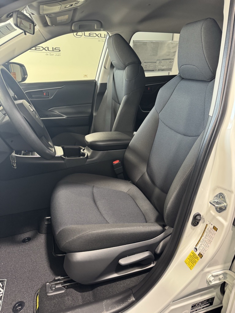 2025 Toyota RAV4 LE photo 25