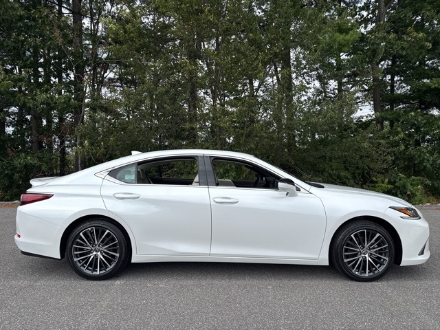 2025 Lexus ES 350 photo 2