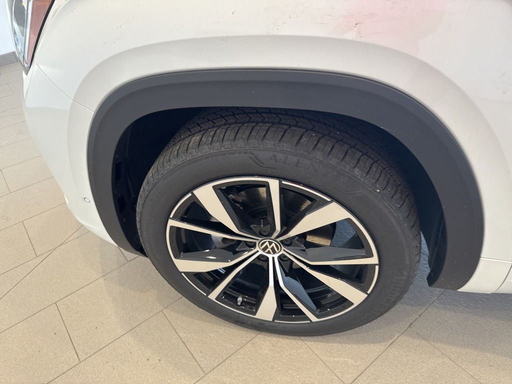2026 Volkswagen Atlas Cross Sport SEL Premium R-Line photo 8