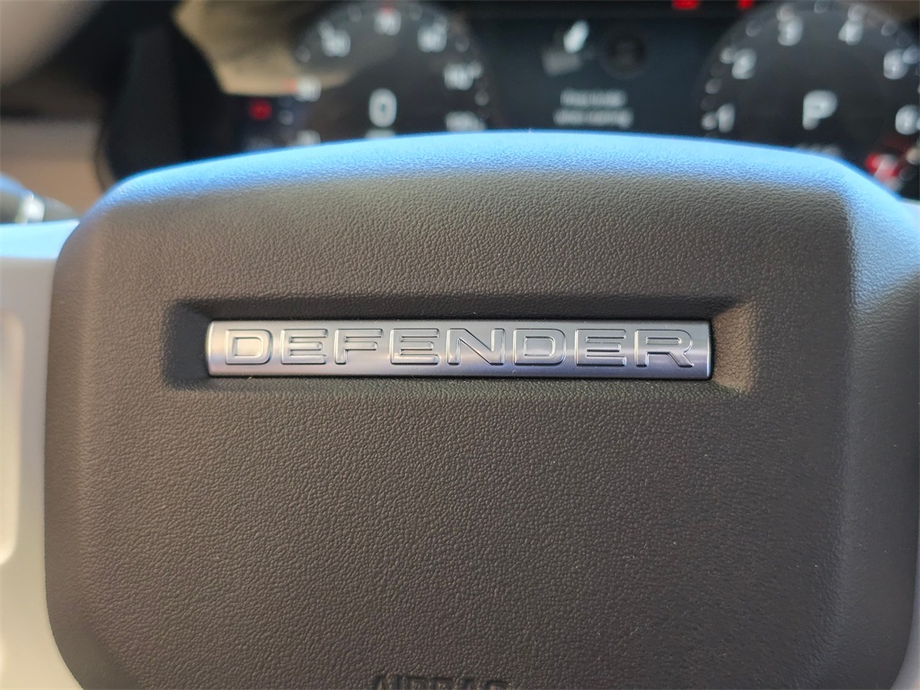 2025 Land Rover Defender 110 S photo 18