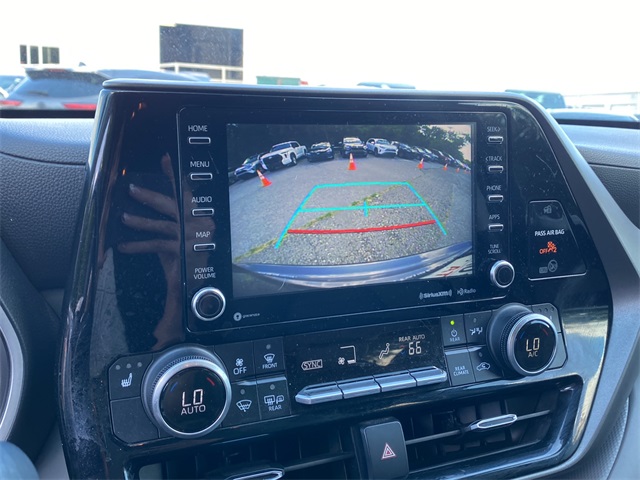2021 Toyota Highlander XLE photo 26
