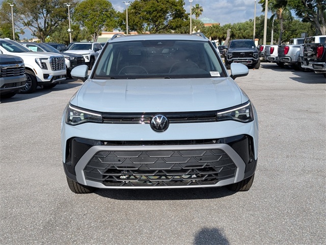 2025 Volkswagen Taos SE photo 3