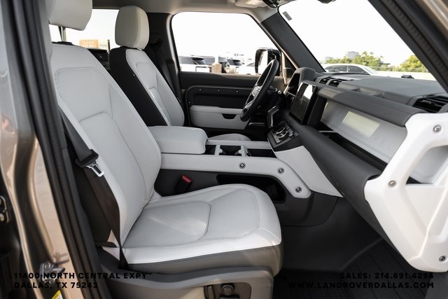 2025 Land Rover Defender 110 S photo 34