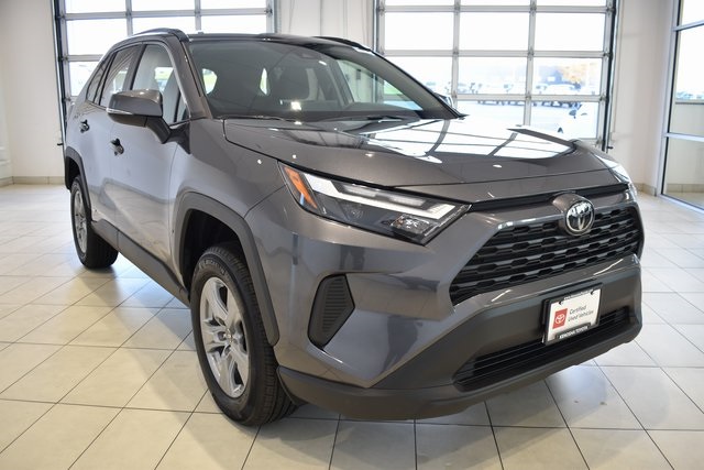 2025 Toyota RAV4 XLE's photo