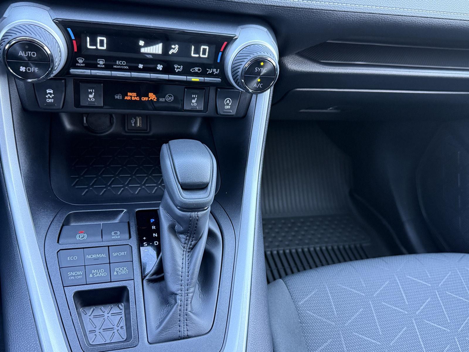 2025 Toyota RAV4 XLE photo 20