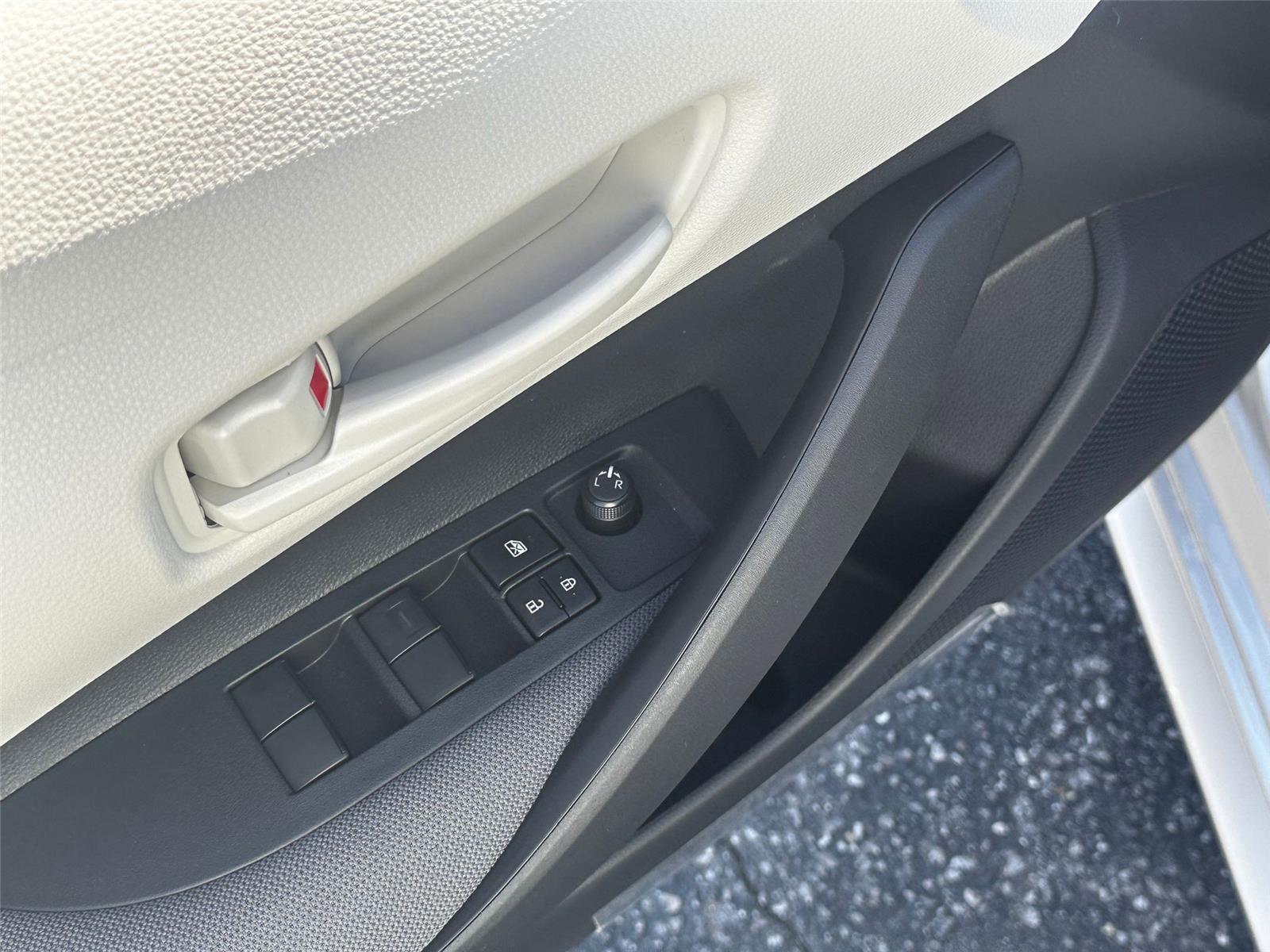 2025 Toyota Corolla LE photo 11
