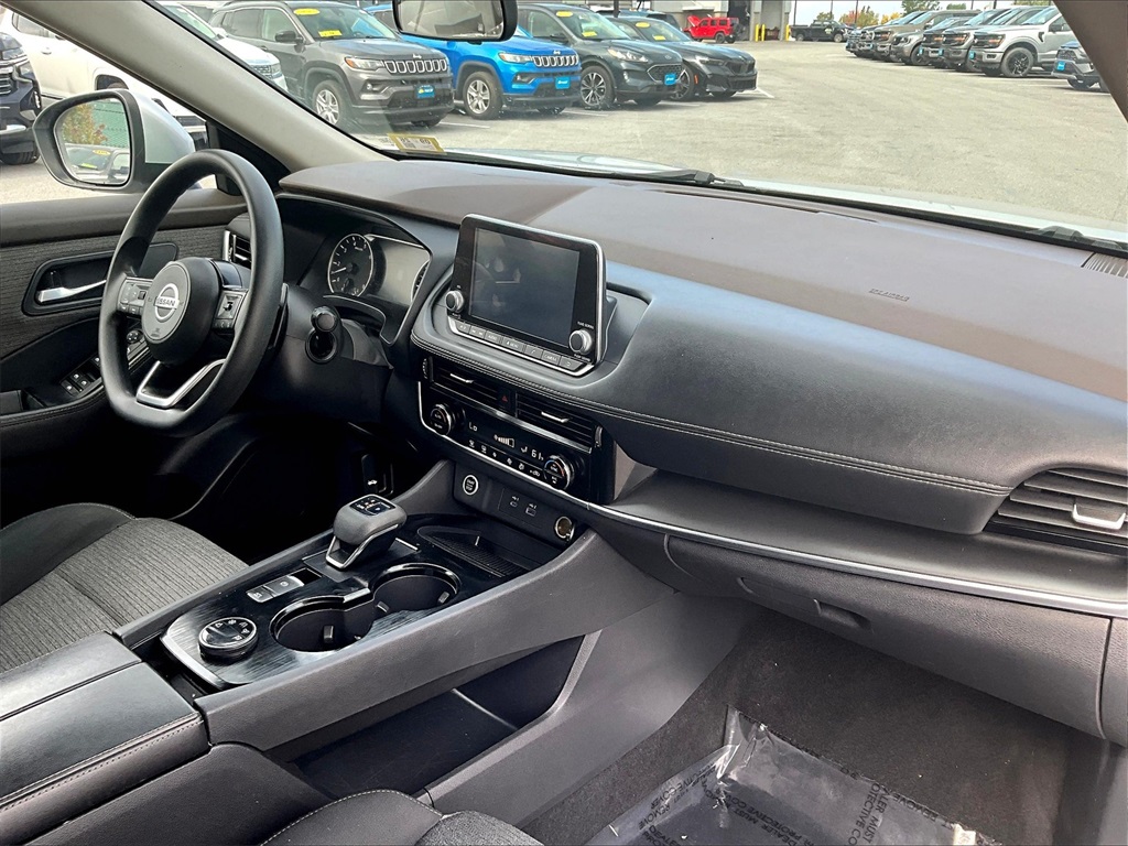 2021 Nissan Rogue SV photo 13