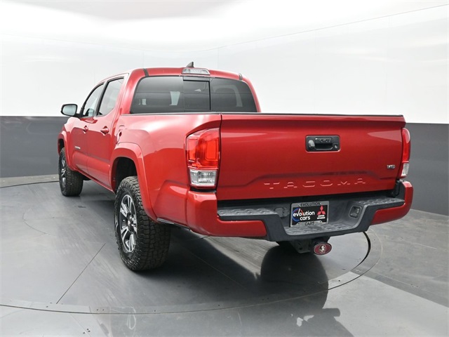 2018 Toyota Tacoma TRD Sport photo 3