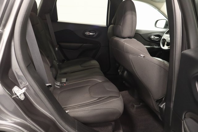 2016 Jeep Cherokee Altitude photo 13