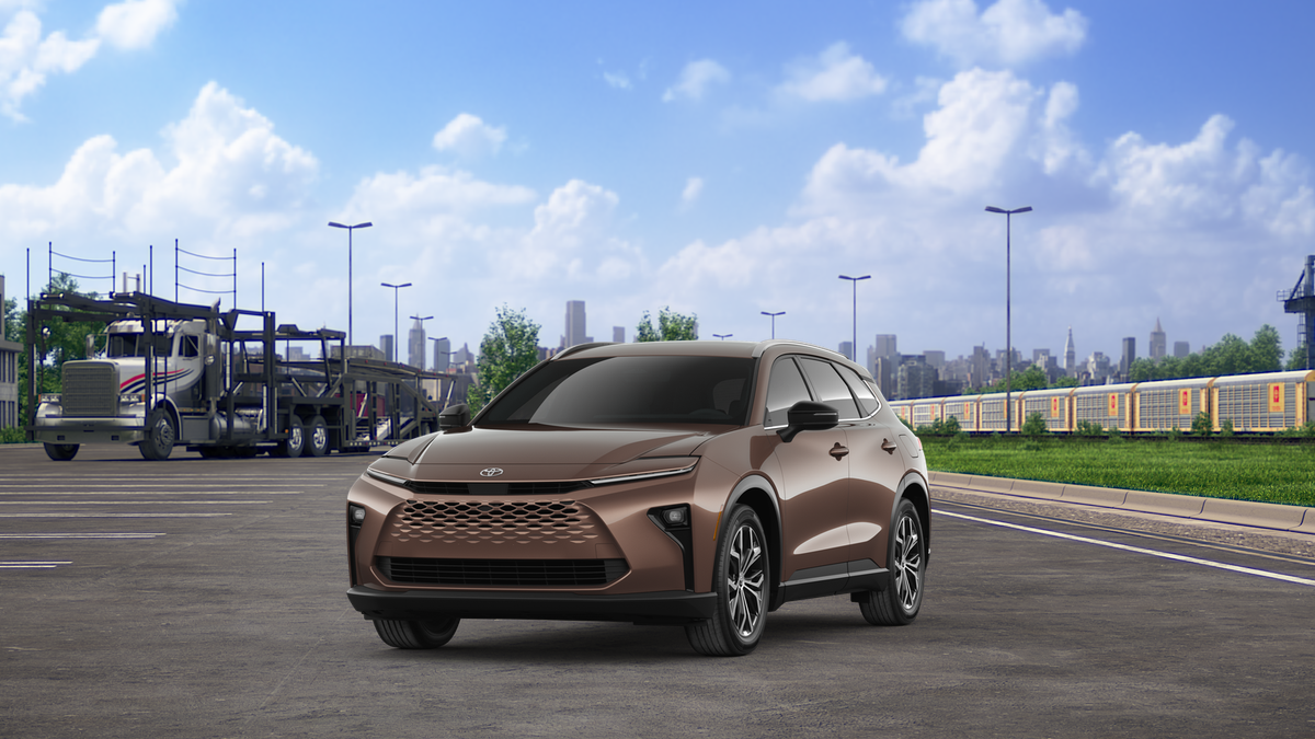 2025 Toyota Crown Signia XLE's photo