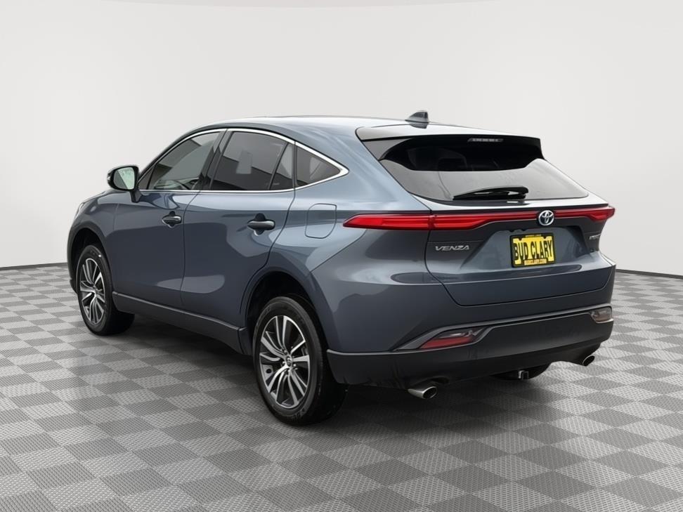2022 Toyota Venza LE photo 3