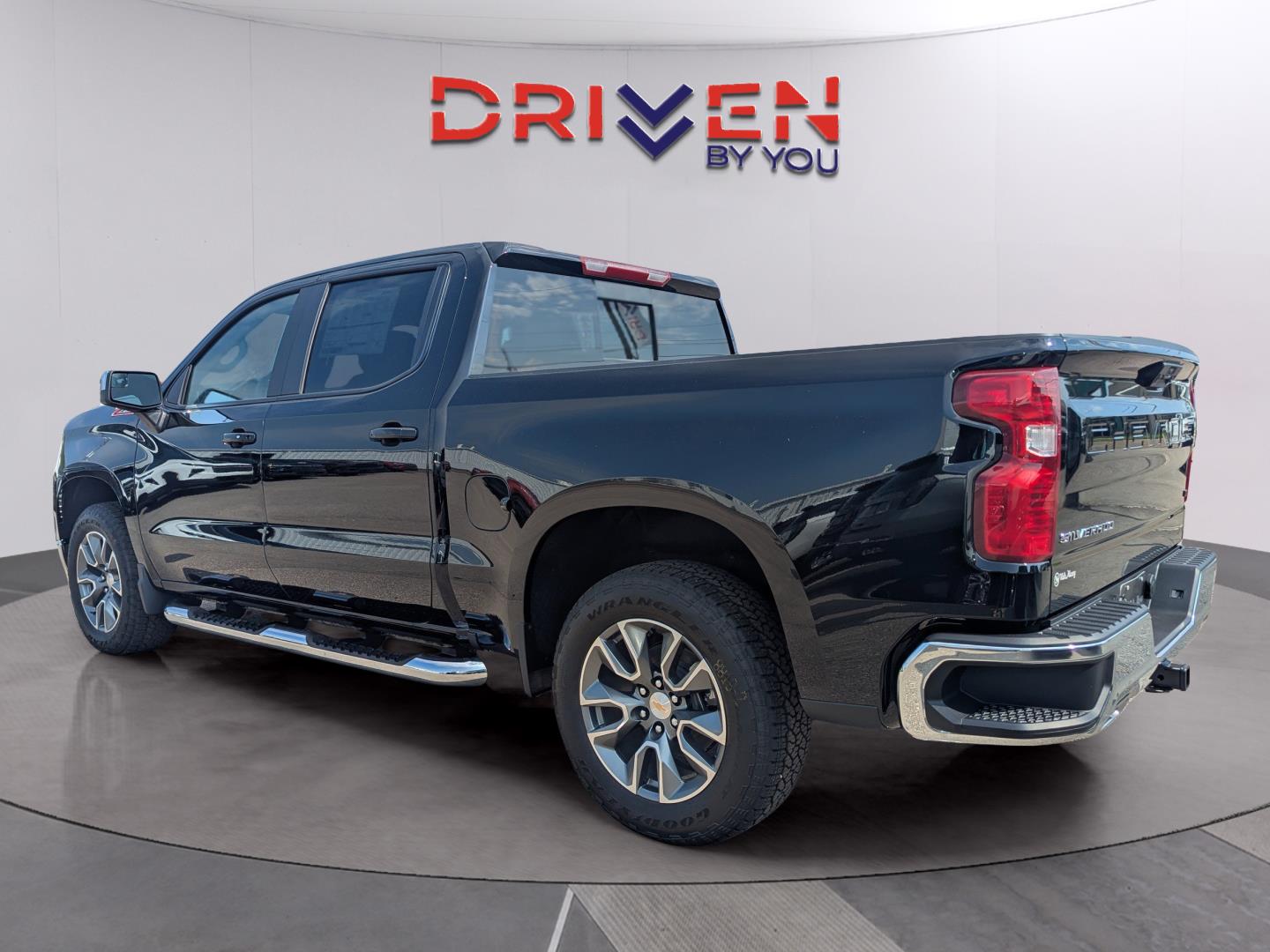 2026 Chevrolet Silverado 1500 LT photo 3