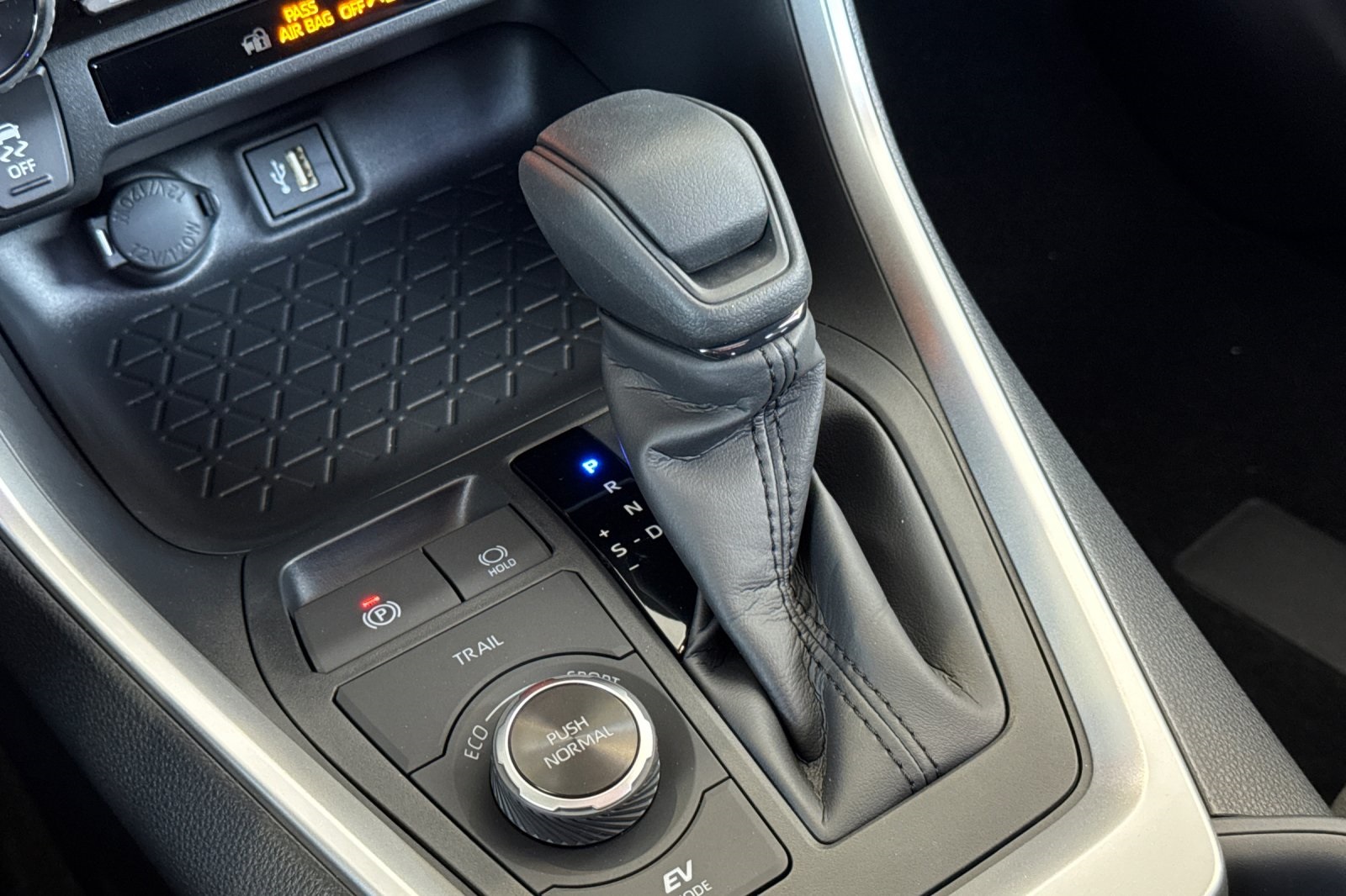 2025 Toyota RAV4 Hybrid XLE photo 22