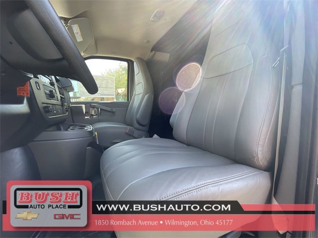 2025 Chevrolet Express Cargo 3500 photo 17
