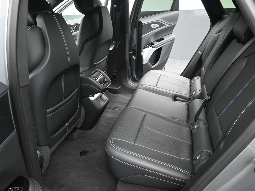 2024 Cadillac Lyriq Sport photo 9
