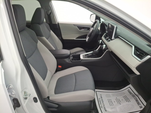2023 Toyota RAV4 XLE photo 30