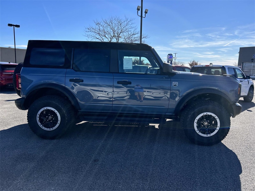 2025 Ford Bronco Big Bend photo 2