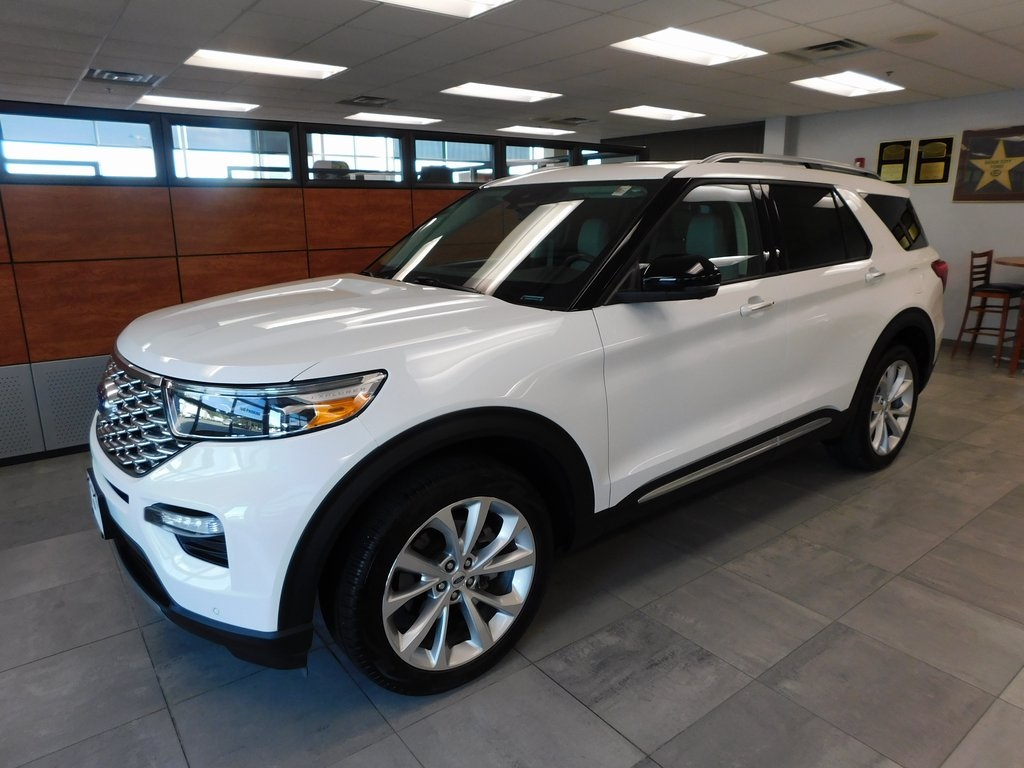 2023 Ford Explorer Platinum's photo