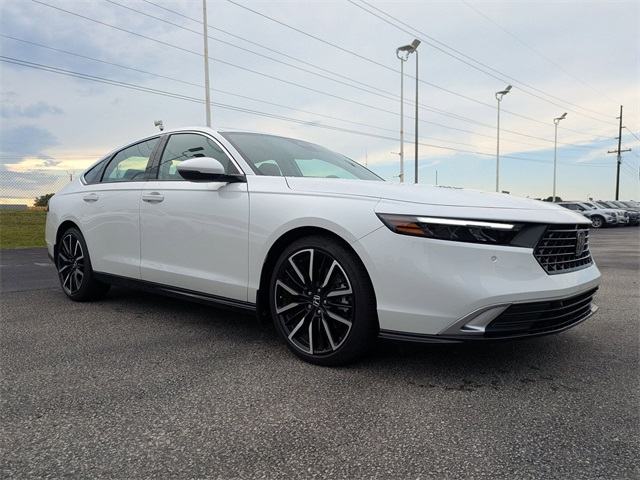 2025 Honda Accord Hybrid Touring photo 4
