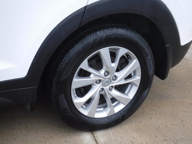2019 Hyundai Tucson SE photo 3