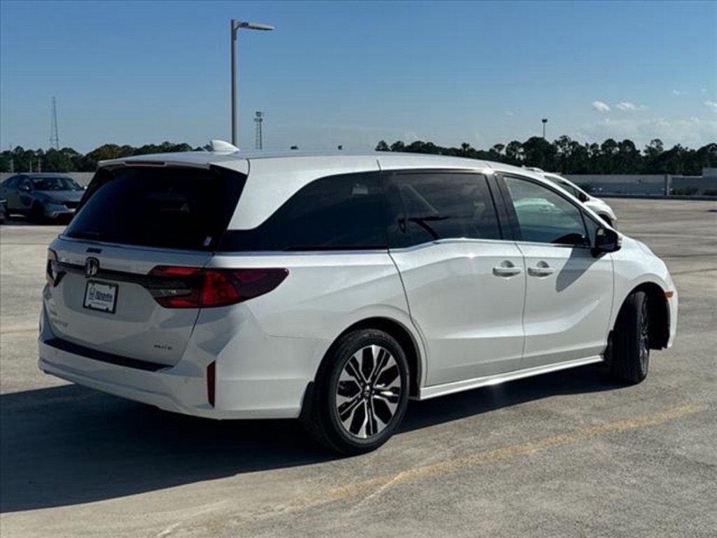 2026 Honda Odyssey Elite photo 5