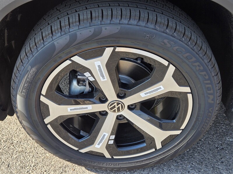 2025 Volkswagen Tiguan SE photo 3