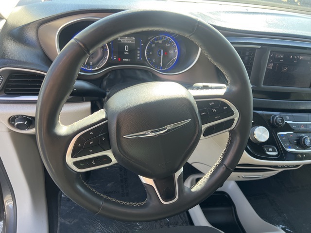 2022 Chrysler Voyager LX photo 13