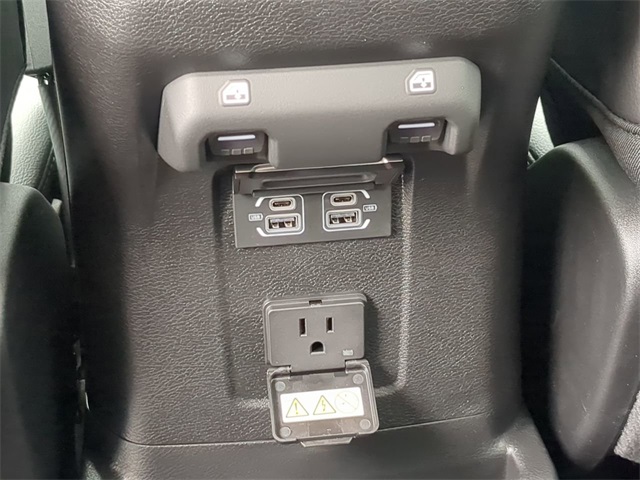 2025 Jeep Wrangler Sahara photo 14
