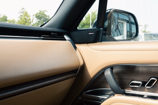 2023 Land Rover Range Rover SE photo 14