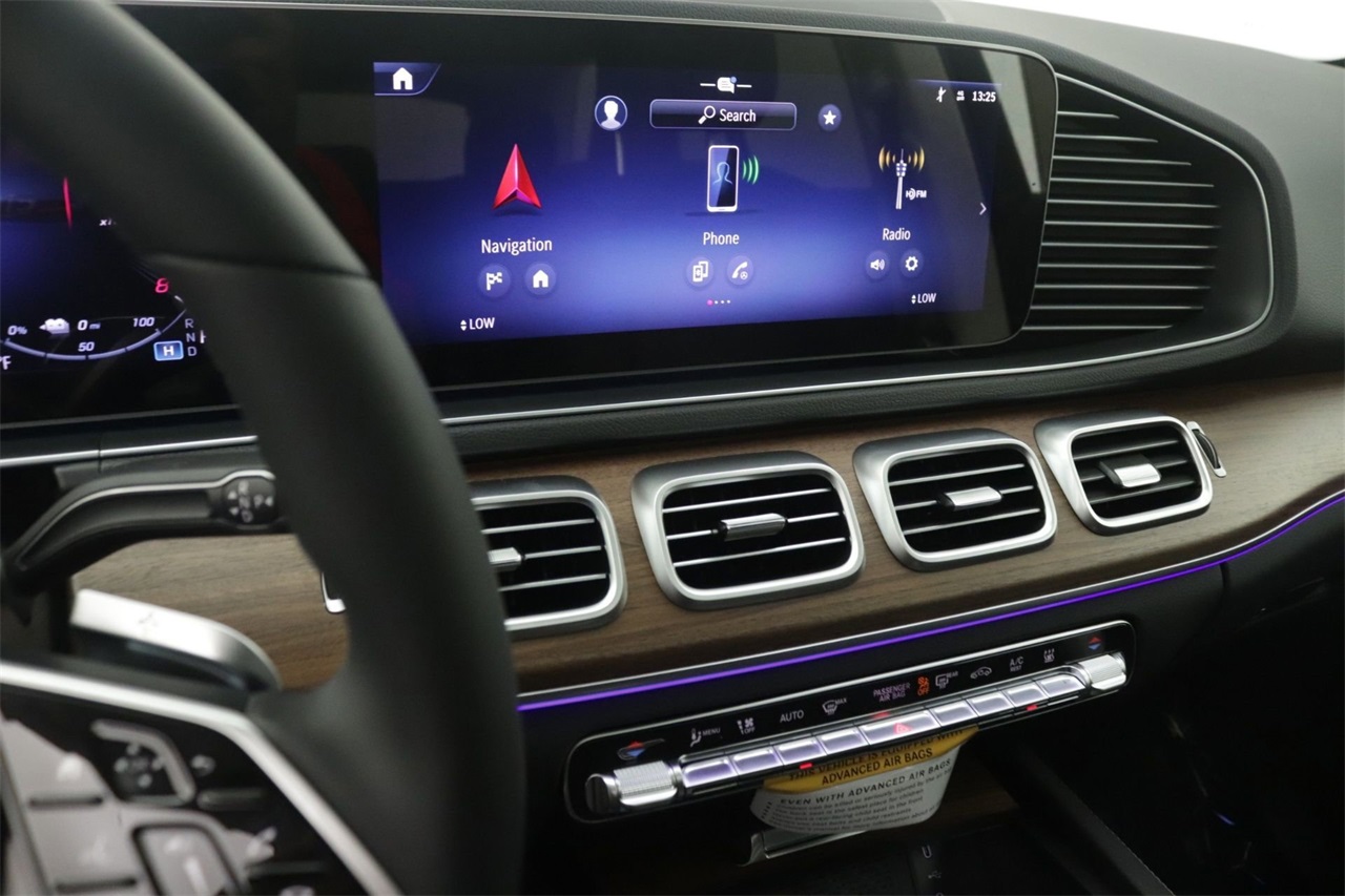 2025 Mercedes Benz GLE 450 4MATIC photo 4