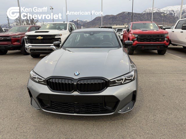 2025 BMW 3 Series 330i's photo