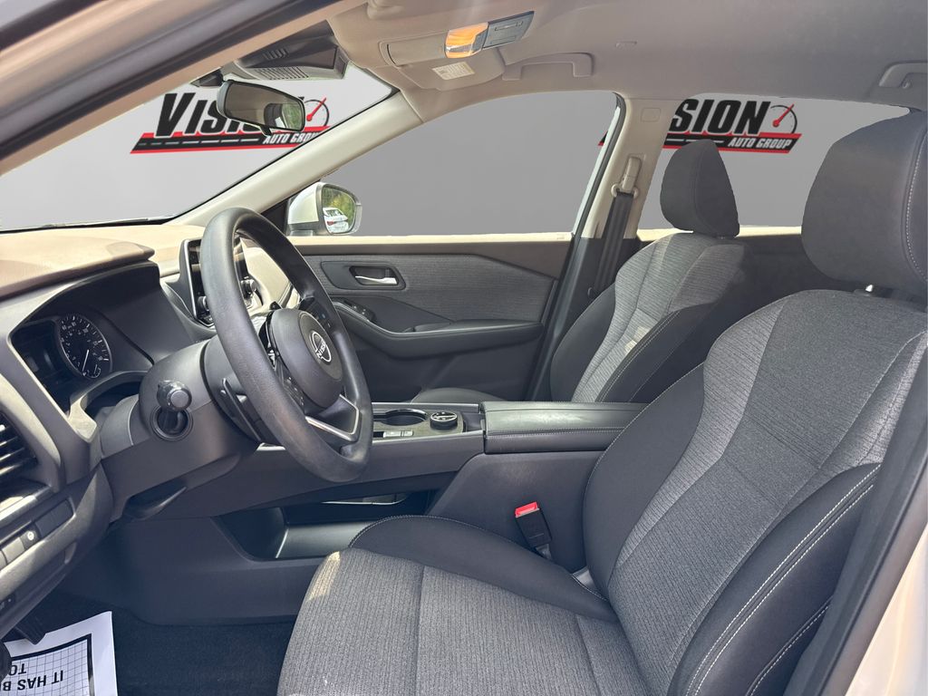 2022 Nissan Rogue SV photo 9