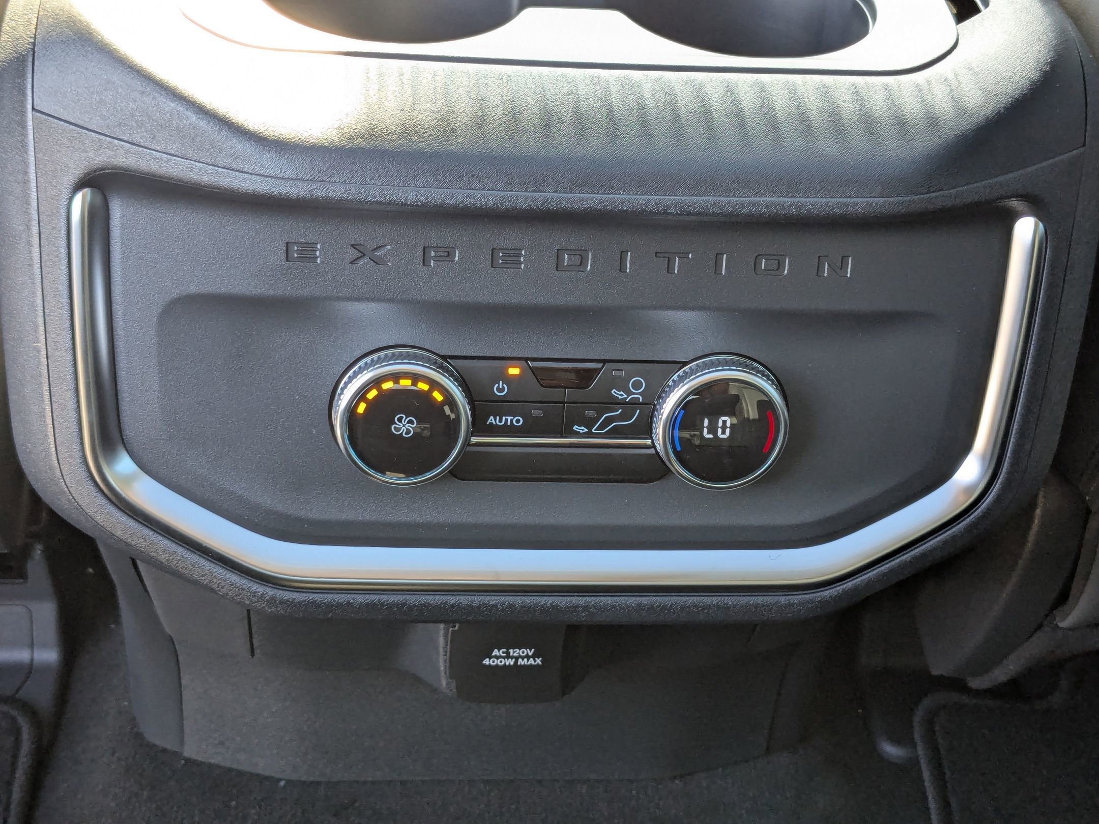 2025 Ford Expedition photo 25