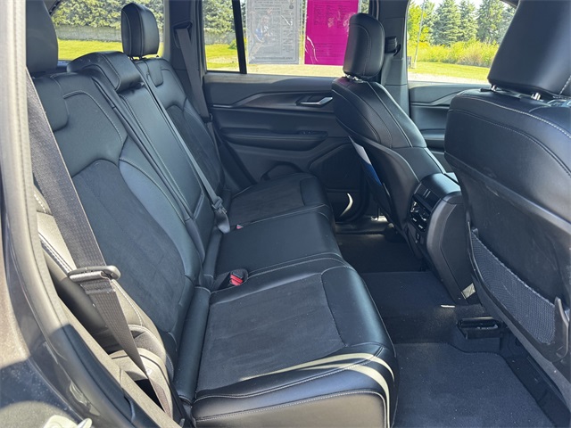 2023 Jeep Grand Cherokee Altitude photo 14
