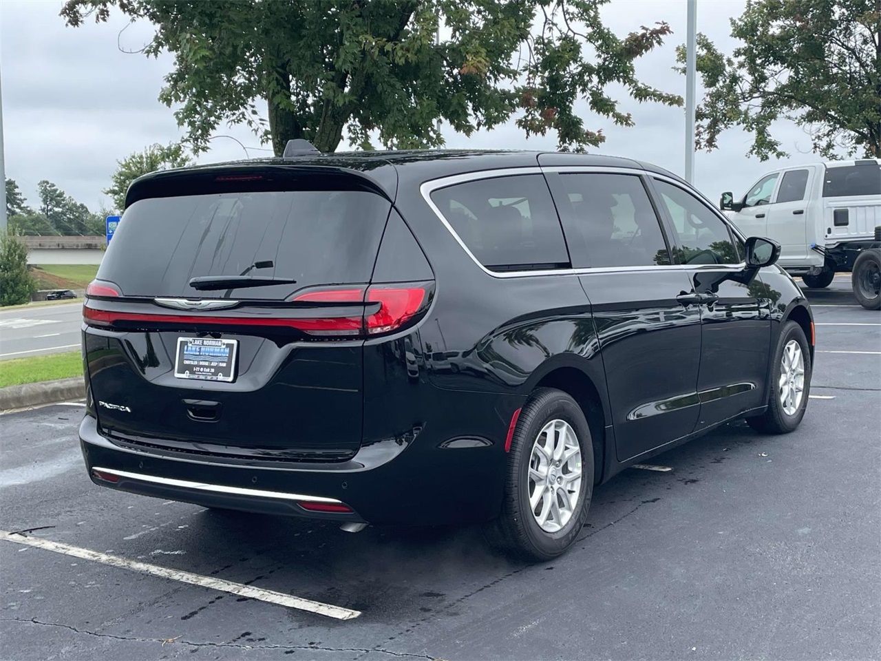2026 Chrysler Pacifica photo 7
