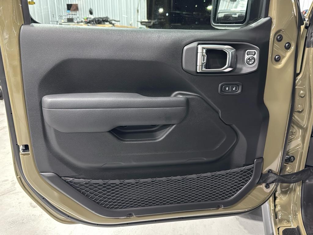 2025 Jeep Gladiator Willys photo 17
