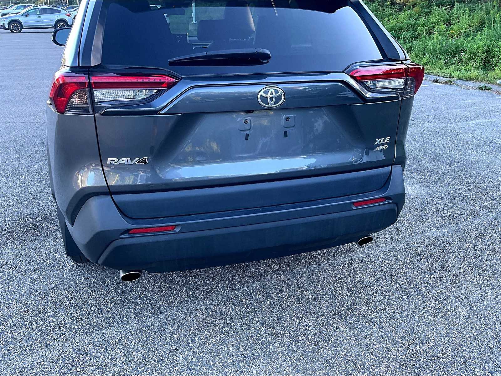 2021 Toyota RAV4 XLE photo 7
