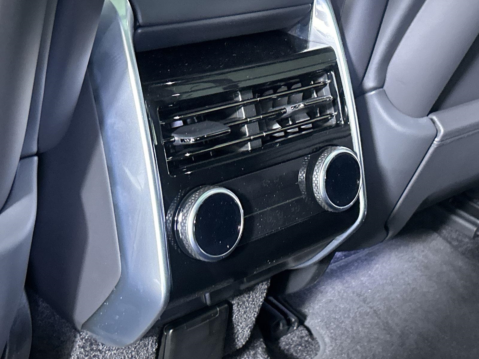 2025 Land Rover Range Rover SE photo 25