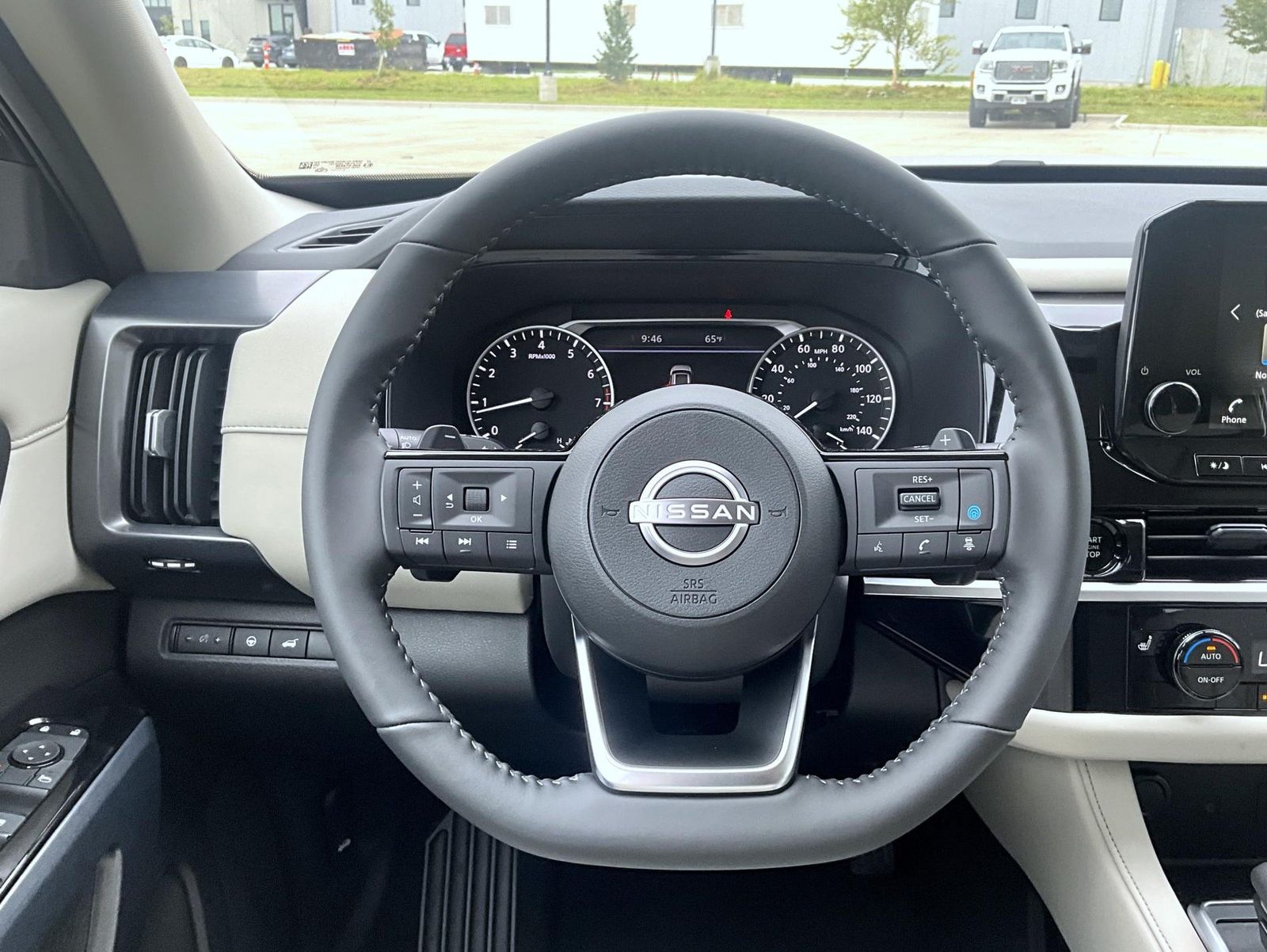 2025 Nissan Pathfinder SL photo 12