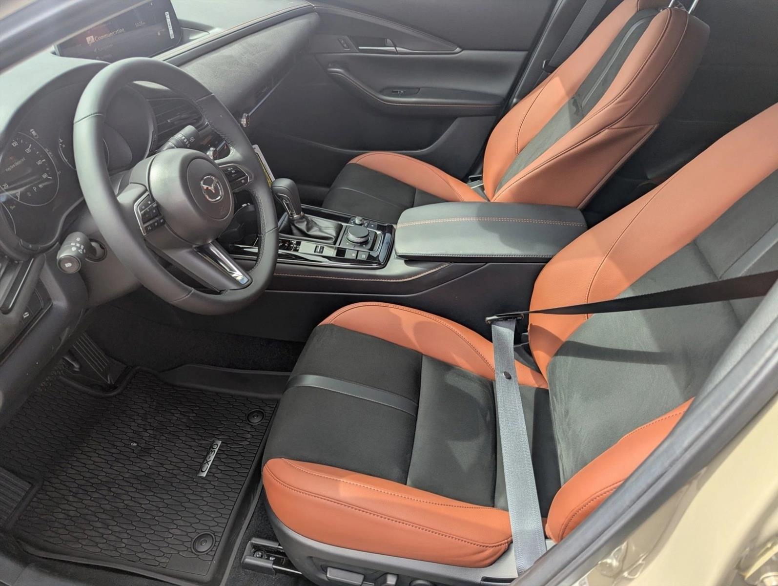 2025 Mazda CX-30 2.5 Turbo Carbon photo 2