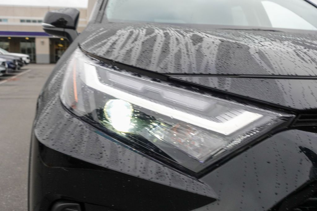 2025 Toyota RAV4 Hybrid XLE photo 2