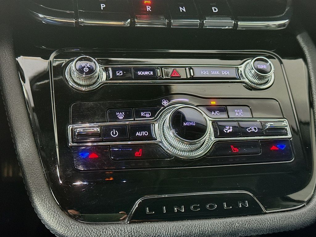 2021 Lincoln Corsair Standard photo 17